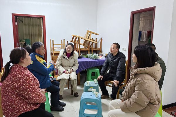 兴绿园林慰问困难党员 传递温暖情谊浓