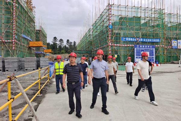 两江控股集团领导黄修华督导内江威远项目 筑牢安全与质量双防线
